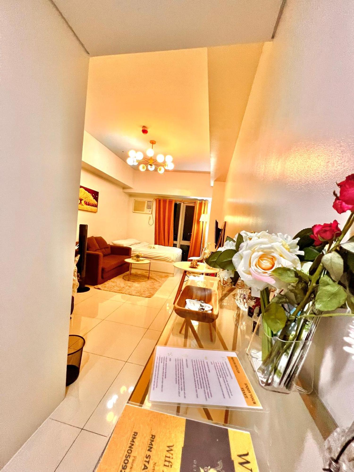 bahay-panuluyan Staycation